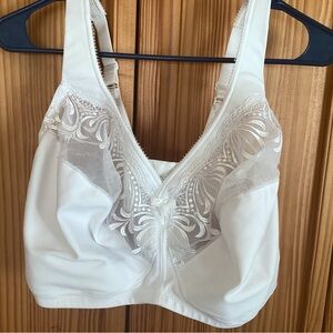 Glamorise Elegant White Embroidered Bra
